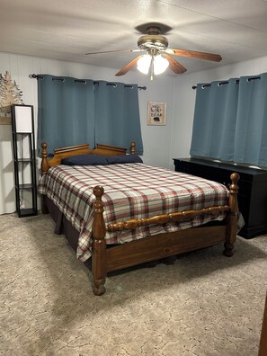 3 chambres, fer et planche à repasser, draps fournis