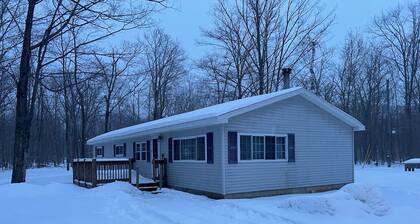 3-bedroom house in Presque Isle perfect for your up north getaway