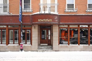 تفاصيل الفندق من الخارج