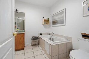 Dusche, Whirlpool, Handtücher, Seife