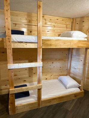 Deluxe Suite - Lake Lawn Inn (Pana)