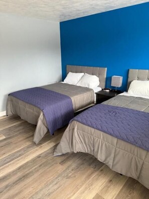 Standard Suite - Lake Lawn Inn (Pana)