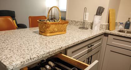 Casa Juniper: Cozy Retreat - Modern 1BR in Macon