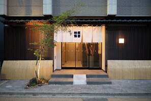 Exterior detail - Hotel Celeste Shizuoka Takajo (Shizuoka)