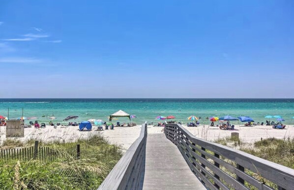 Beach nearby - The Sandy Turtle at Gulf Highlands: Enjoy a Street Legal Golf Cart +Pets welcome (Panama City Beach)