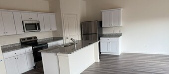 Spacious 4-bedroom house in charming Houston with AC and fitness room