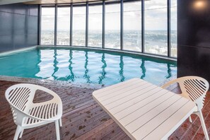 A high-rise building with a rooftop infinity pool, offering a panoramic city view. - Comfortable 2BR City Apartment | Walk Everywhere (Brisbane)