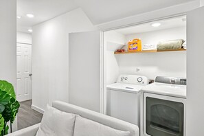 Interior - Modern 3-bedroom townhome in vibrant Houston (Houston)