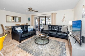 Smart TV - Townhouse Pool Across from Beach (Indian Rocks Beach)