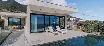 Villa Guindaste II – Luxury with Pool & Sea View