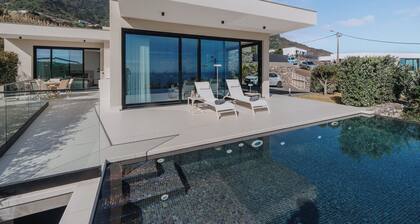 Villa Guindaste II – Luxury with Pool & Sea View