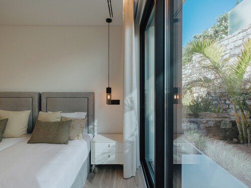 Villa Guindaste II – Luxury with Pool & Sea View