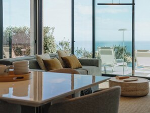 Living area - Villa Guindaste II – Luxury with Pool & Sea View (Faial)