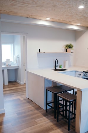 Habitación Confort doble, baño privado (Hideaway) | Interior