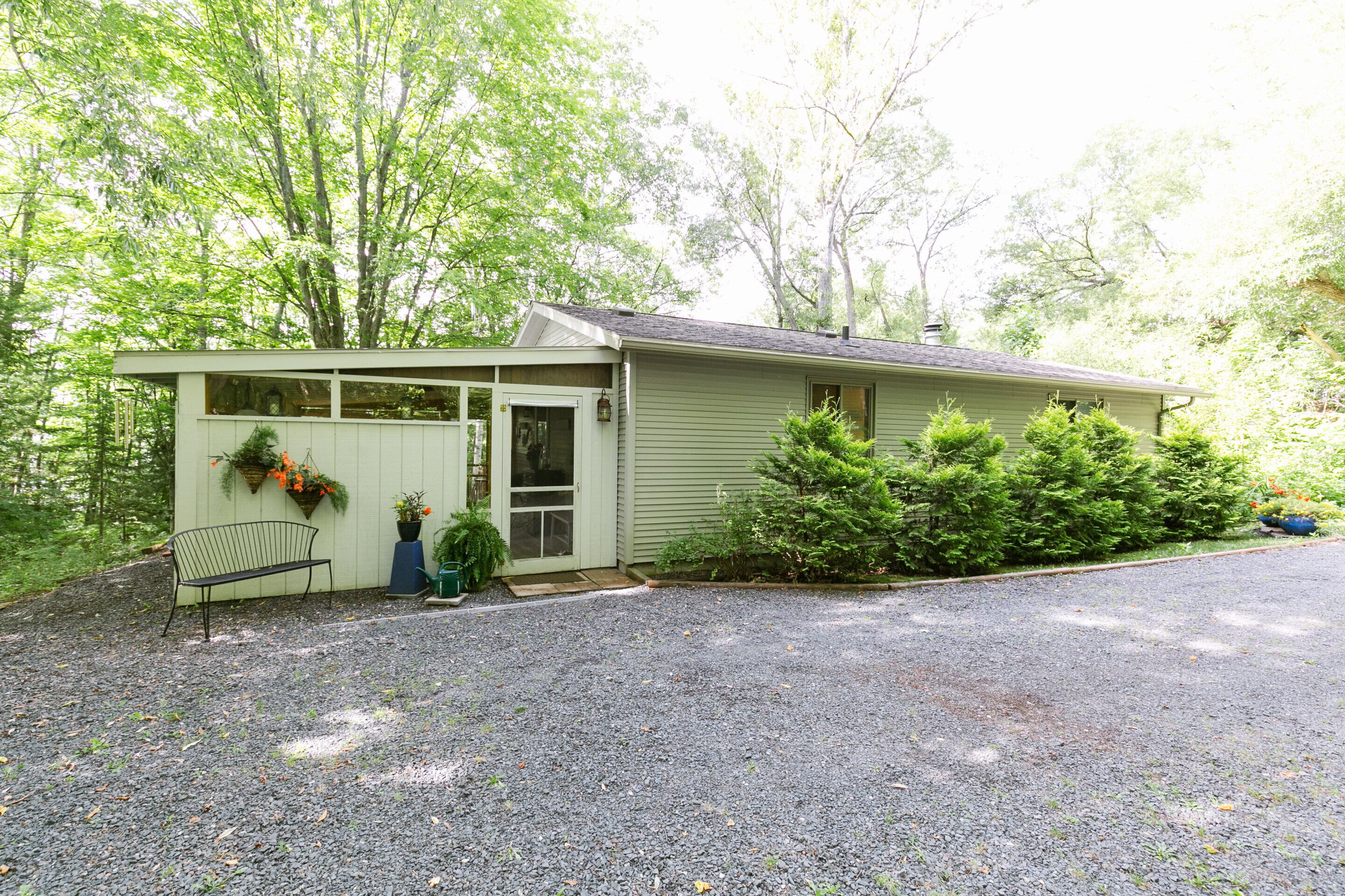 Family Cottage, Private Bathroom, Lake View (Brownstone Cottage) | Exterior