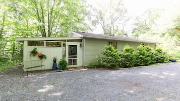 Family Cottage, Private Bathroom, Lake View (Brownstone Cottage) | Exterior