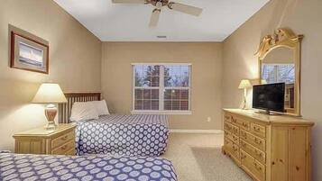 3 chambres, fer et planche à repasser, Wi-Fi, literie fournie