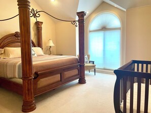 7 bedrooms, desk, iron/ironing board, free WiFi - Mansion, pool, hot tub, 3 acres, private (Ontario)