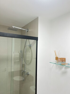 淋浴設備、風筒、提供毛巾、番梘