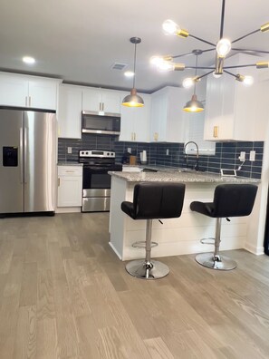 Private kitchen - Adorable 2-bedroom bungalow with AC in wonderful Decatur (Decatur)