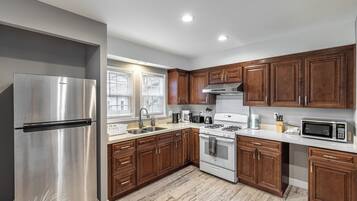 Mikrobølgeovn, ovn og kokeplater