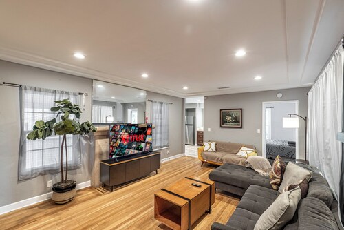 3-bedroom house in marvelous Rosemead with cool AC breeze