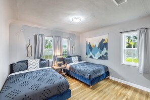 Iron/ironing board, WiFi, bed sheets - 3-bedroom house in marvelous Rosemead with cool AC breeze (Rosemead)