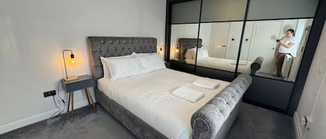 6 bedrooms, iron/ironing board, free WiFi, bed sheets