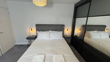 6 slaapkamers, een strijkplank/strijkijzer, gratis wifi, beddengoed