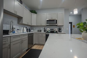 Private kitchen - Spacious 4-bedroom house in peaceful North Port with AC (North Port)