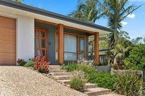 Exterior detail - La Playa - Sleeps 10, Pet Friendly, Pool, Gym, Fire pit & room for the whole crew (Coffs Harbour)