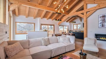 Fernseher, Kamin, Videospiele, Stereoanlage