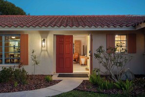 Exterior detail - ON SALE - Private Pool | Fire Pit | 7 miles to Siesta Key (Sarasota)