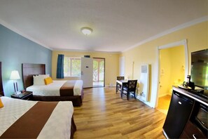 Desk, free WiFi - Palm Tropics Motel (Glendora)