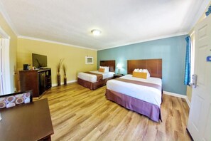 Desk, free WiFi - Palm Tropics Motel (Glendora)