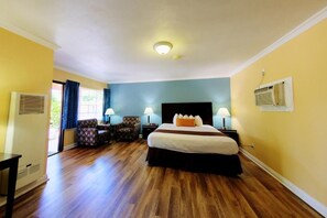 Desk, free WiFi - Palm Tropics Motel (Glendora)