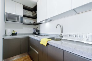 Studio Confort, balcon, vue ville | Cuisine privée