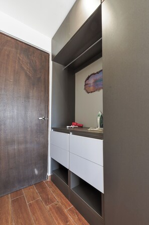 Studio Confort, balcon, vue ville | Intérieur