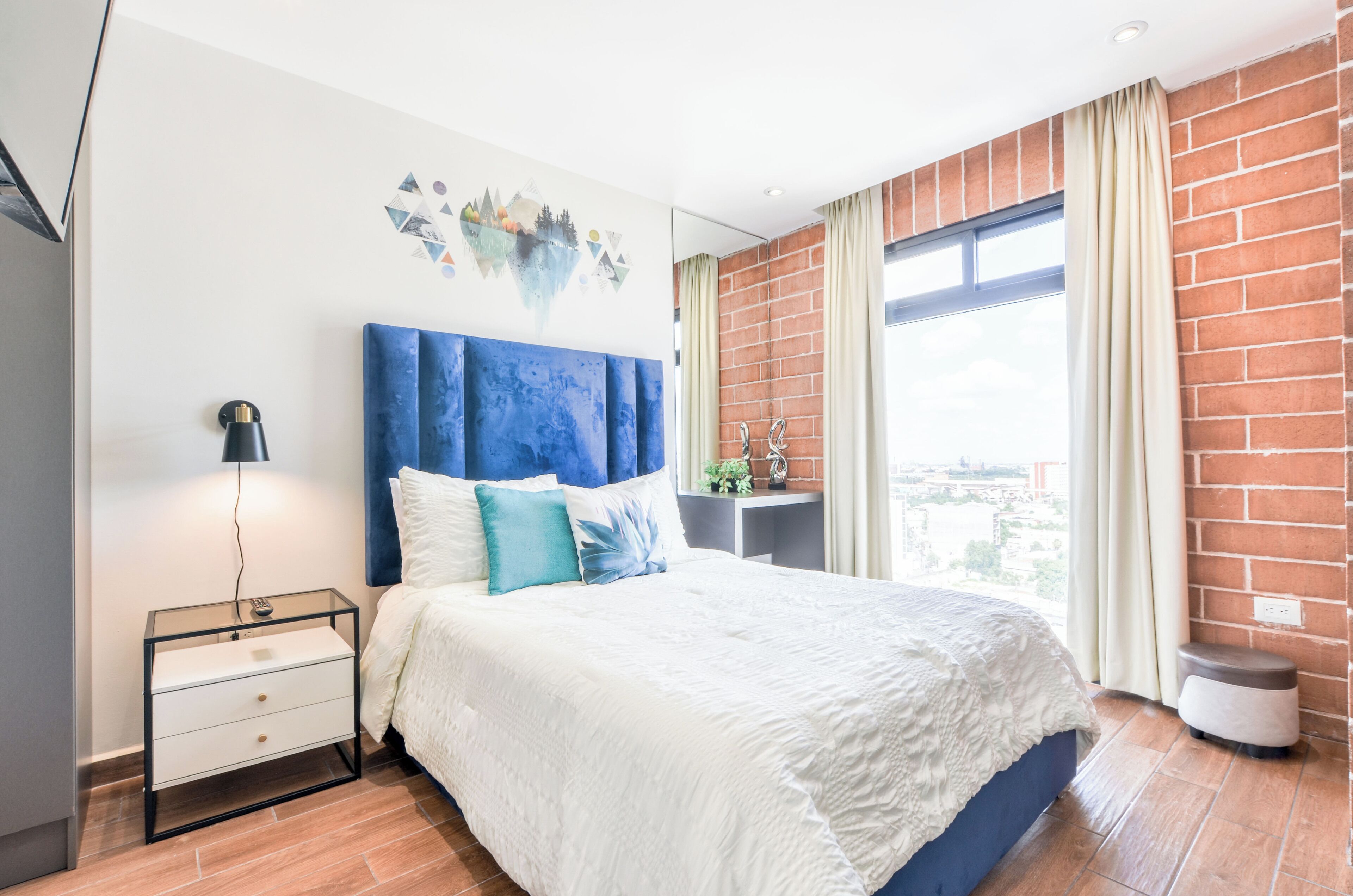 Studio tiện nghi đơn giản, ban công, quang cảnh thành phố | Bàn ủi/dụng cụ ủi quần áo, truy cập Internet không dây miễn phí 