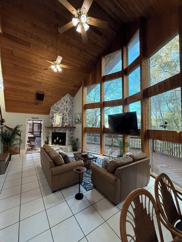 Glass River House 1/2 mile to boat ramp and kayak launch/rentals