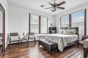 3 bedrooms, desk, iron/ironing board, WiFi