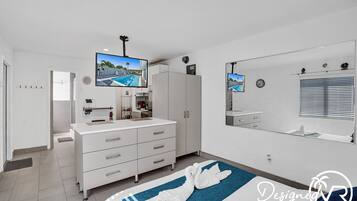 Iron/ironing board, WiFi, bed sheets