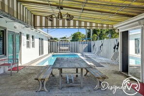 Outdoor dining - Private house w/pool view & patio (Deerfield Beach)