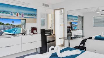 Iron/ironing board, WiFi, bed sheets