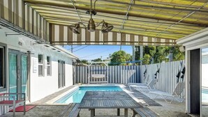 Outdoor dining - Cozy studio w/pool & patio minutes from beach (Deerfield Beach)
