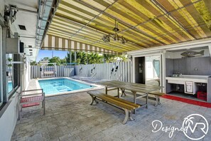 Pool - Cozy studio w/pool & patio minutes from beach (Deerfield Beach)