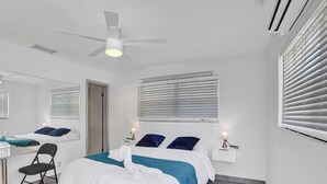 1 bedroom, iron/ironing board, WiFi, bed sheets - Cozy studio w/pool & patio minutes from beach (Deerfield Beach)