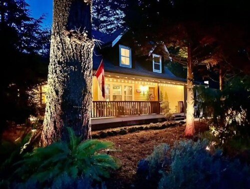 Cozy Robins Roost- The Cottages at Cultus Lake