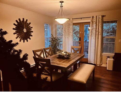 Cozy Robins Roost- The Cottages at Cultus Lake