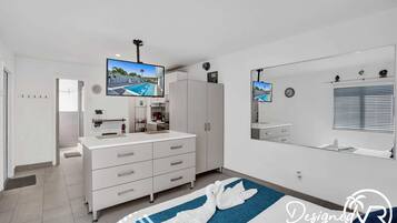 Iron/ironing board, WiFi, bed sheets